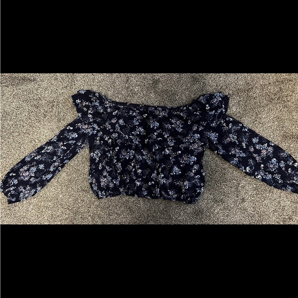 NWT “Abercrombie and Fitch” off the shoulder, long sleeved top - Picture 2 of 6